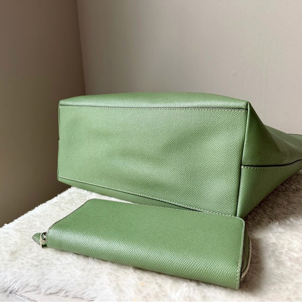 Coach Top Zip tote bag in green with wallet and bunny charm - Picture 10 of 15